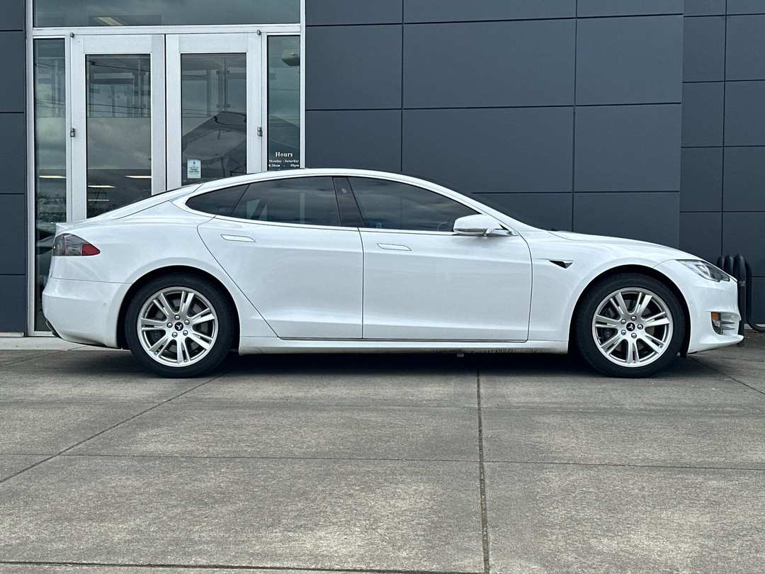2021 Tesla Model S Long Range - Image 2