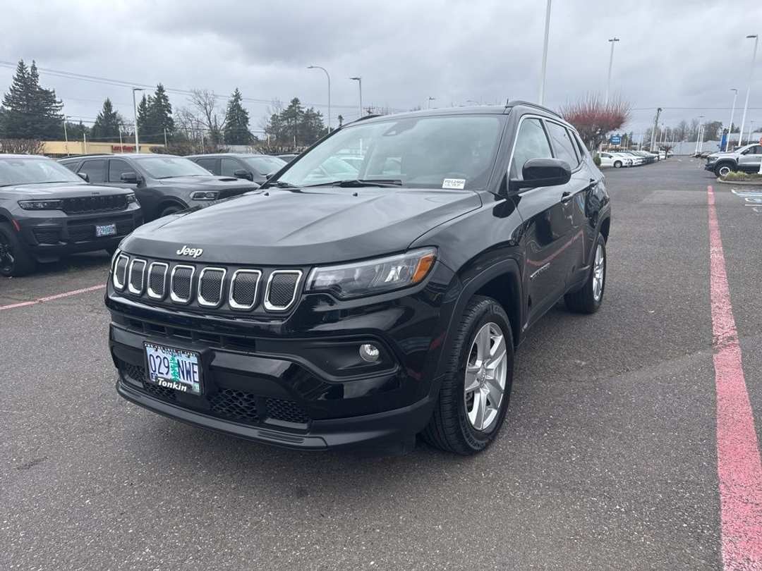 2022 Jeep Compass Latitude - Image 3