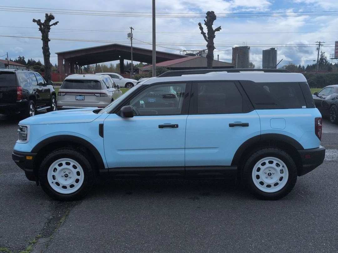 2023 Ford Bronco Sport Heritage - Image 2