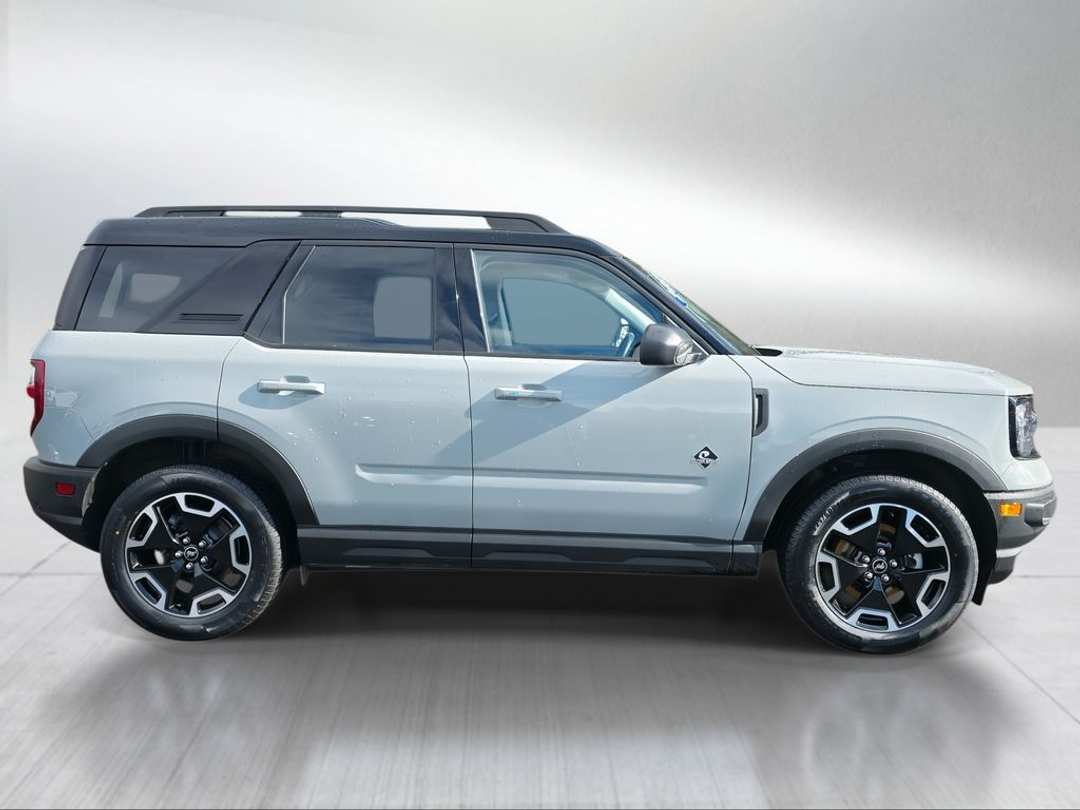 2021 Ford Bronco Sport Outer Banks - Image 2