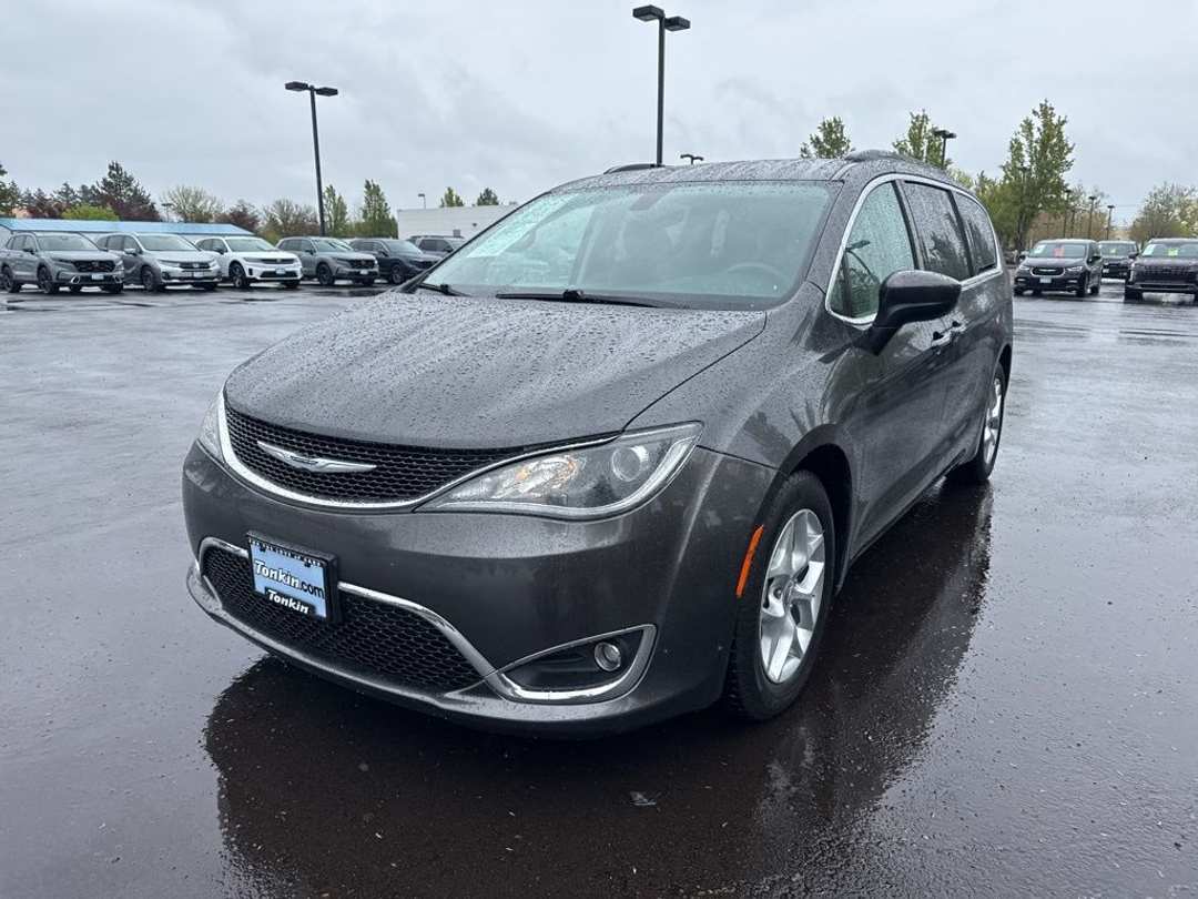 2017 Chrysler Pacifica Touring L - Image 3