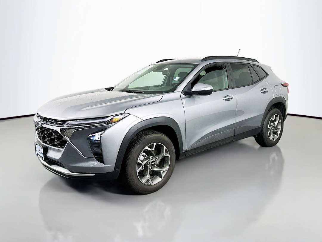 2025 Chevrolet Trax LT - Image 3