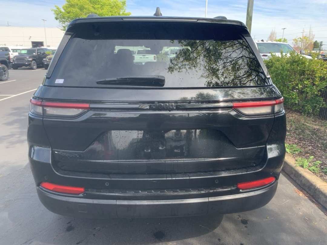 2024 Jeep Grand Cherokee Altitude - Image 3