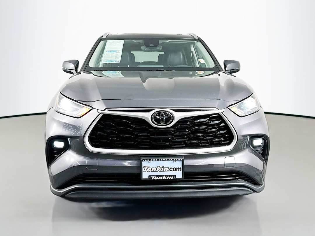 2022 Toyota Highlander XLE - Image 2