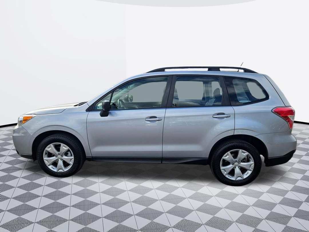 2015 Subaru Forester 2.5i - Image 3