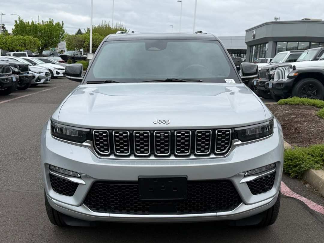 2022 Jeep Grand Cherokee Summit - Image 3