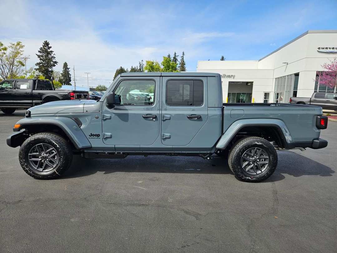 2026 Jeep Gladiator Sport S - Image 3