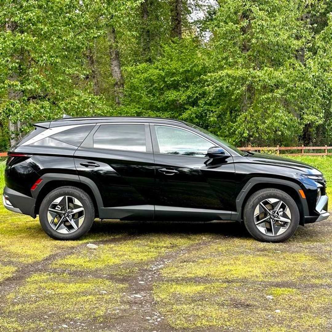 2025 Hyundai Tucson SEL Convenience - Image 2