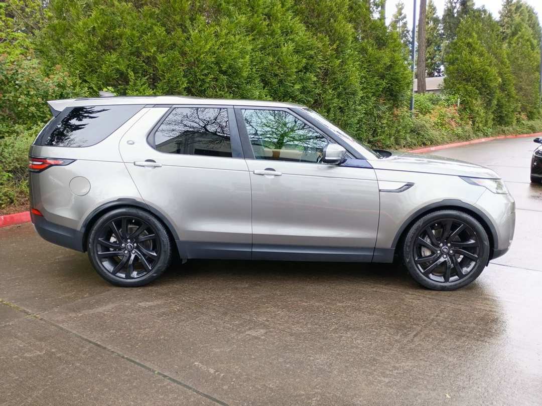 2018 Land Rover Discovery HSE Luxury - Image 3
