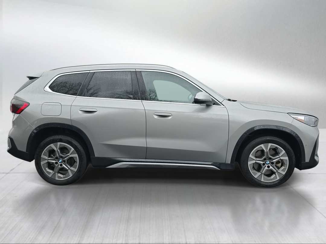2025 BMW X1 xDrive28i - Image 2
