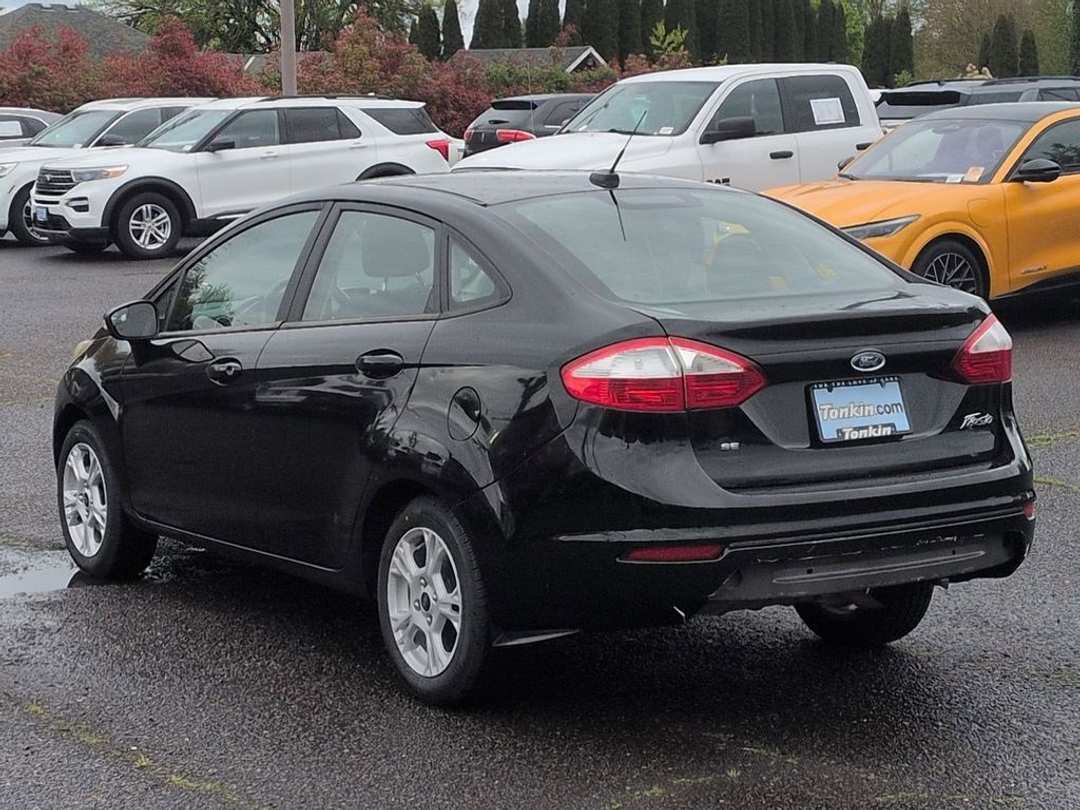 2016 Ford Fiesta SE - Image 3