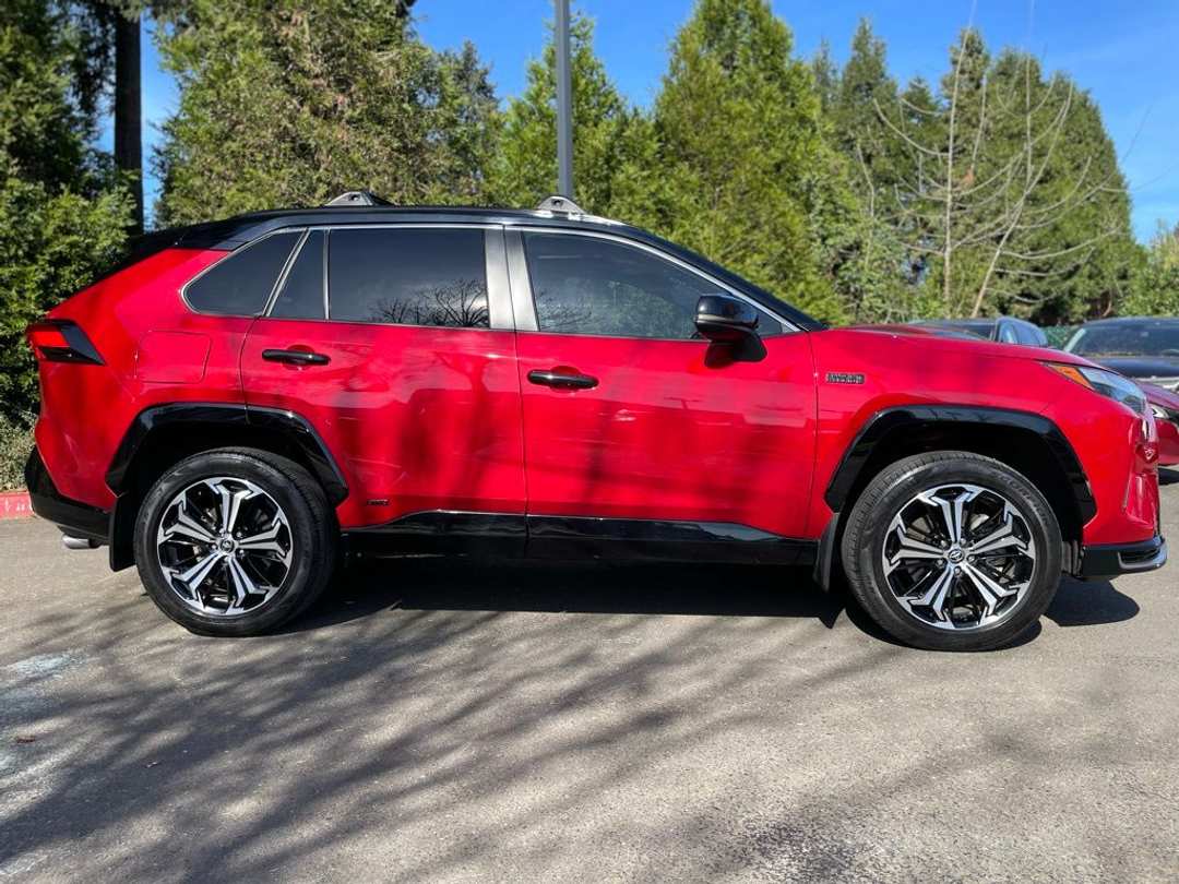 2022 Toyota Rav4 Prime XSE - Image 3