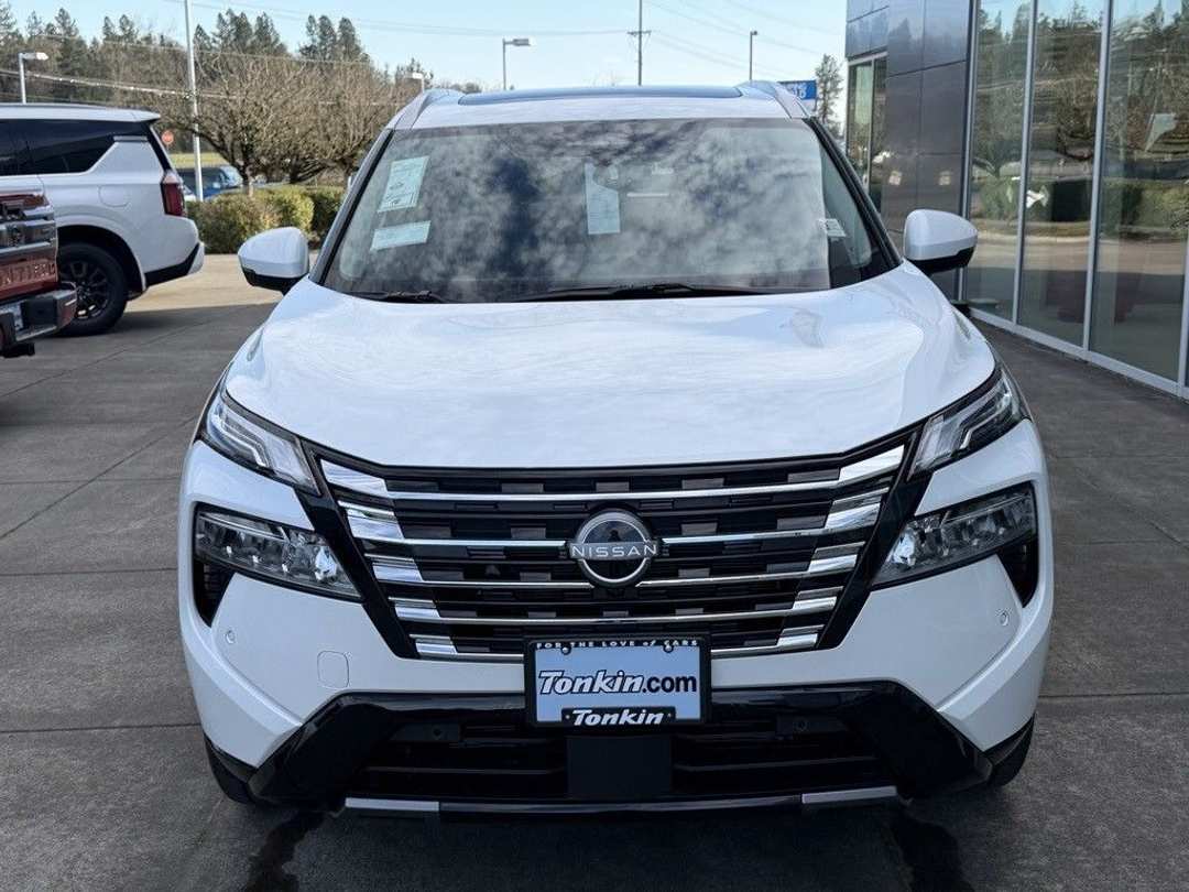 2026 Nissan Rogue Platinum - Image 3