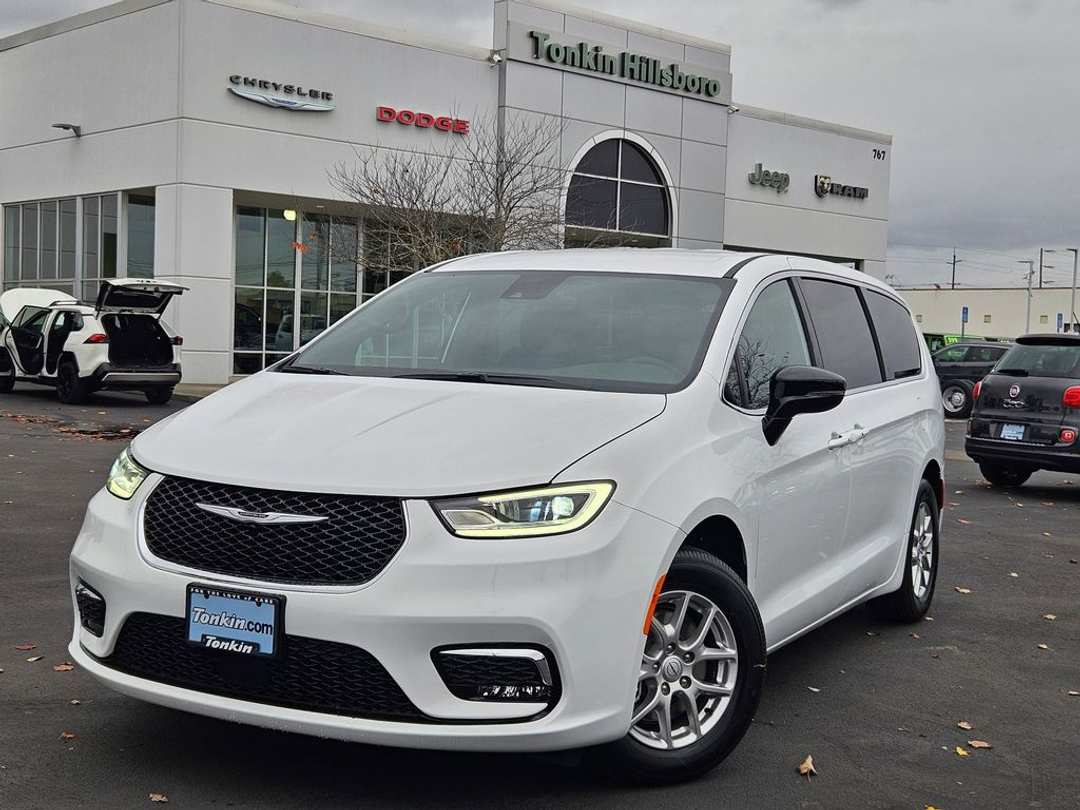 2026 Chrysler Pacifica Select - Image 2