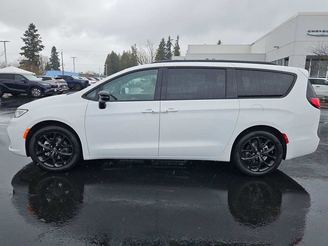 2026 Chrysler Pacifica Select - Image 3