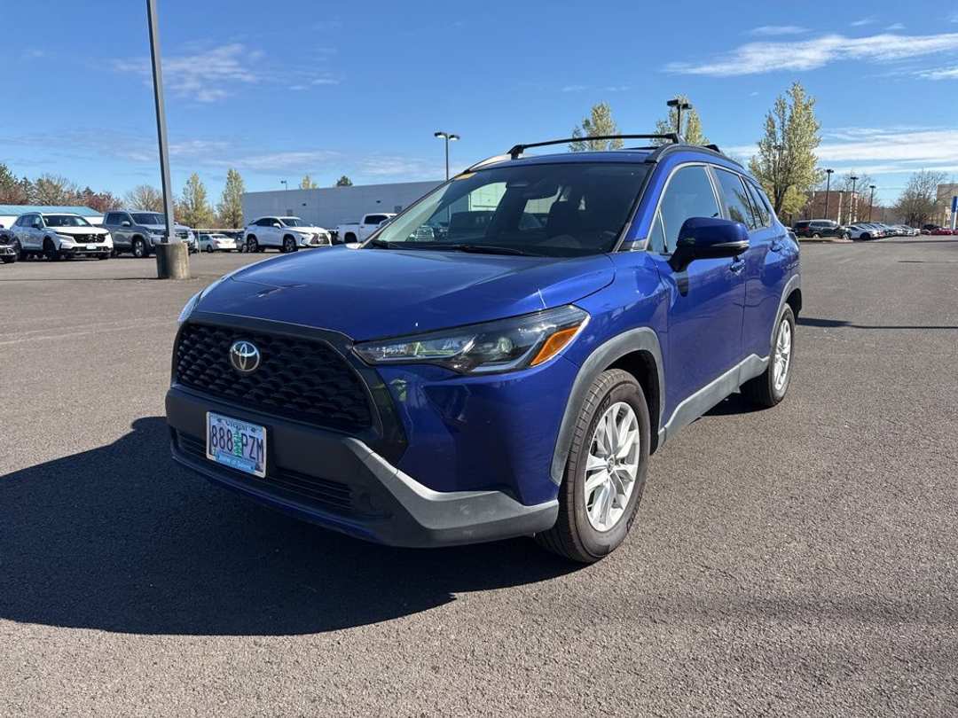 2024 Toyota Corolla Cross LE - Image 3