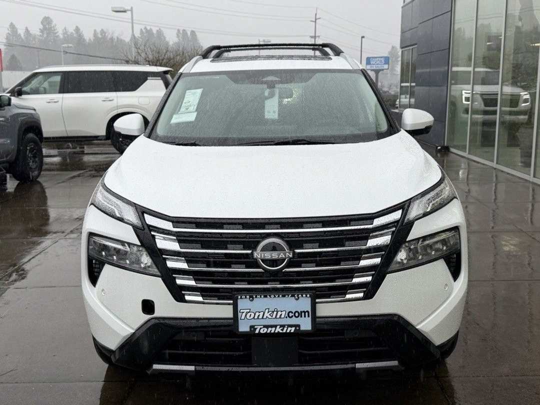 2026 Nissan Rogue Platinum - Image 3