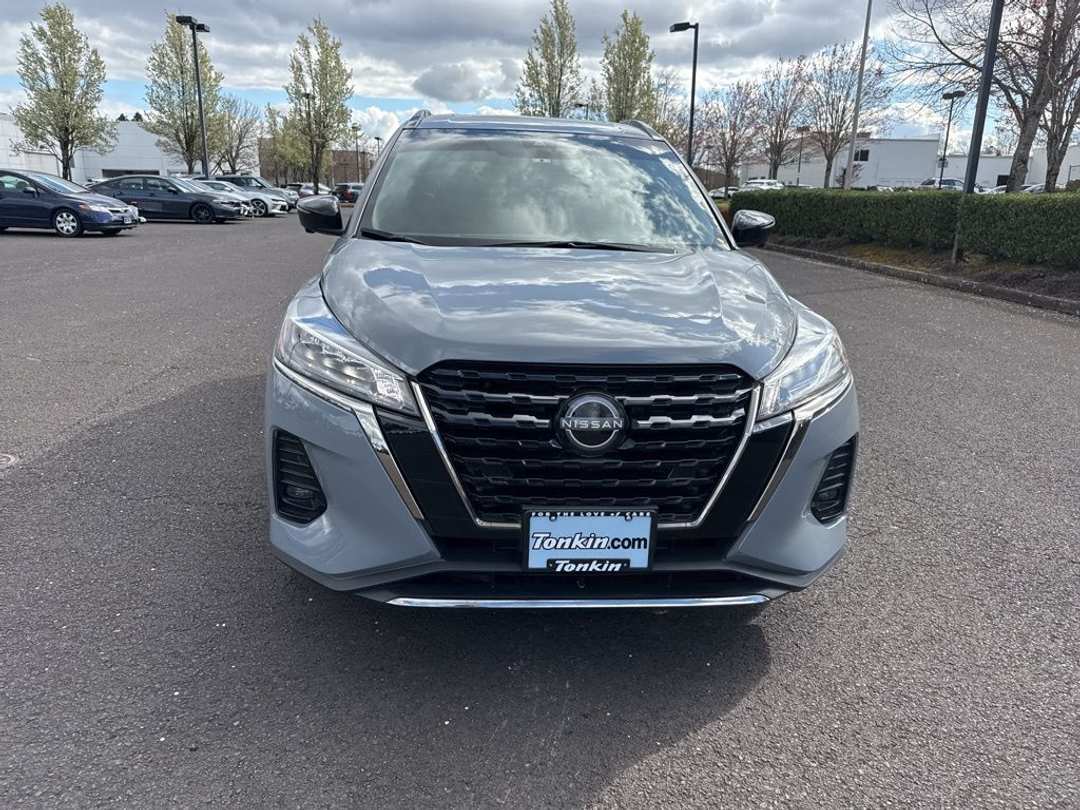 2023 Nissan Kicks SR - Image 2