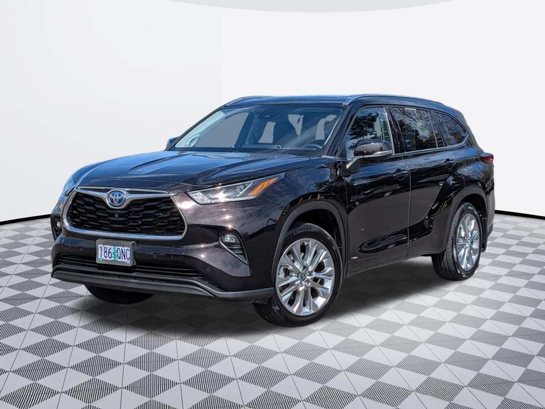 2022 Toyota Highlander Limited - Image 2