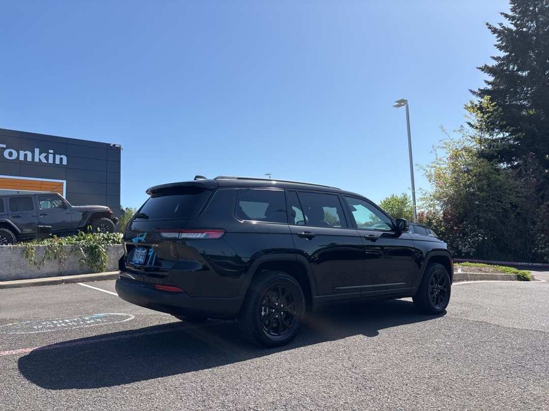 2025 Jeep Grand Cherokee L Altitude X - Image 3