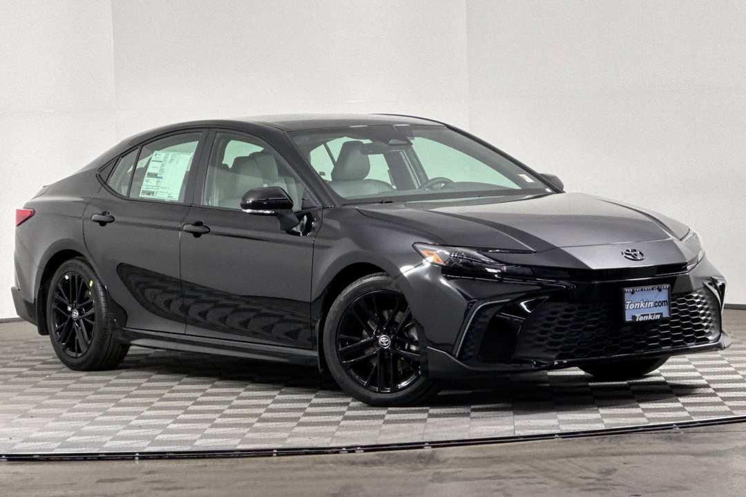 2026 Toyota Camry SE - Image 2