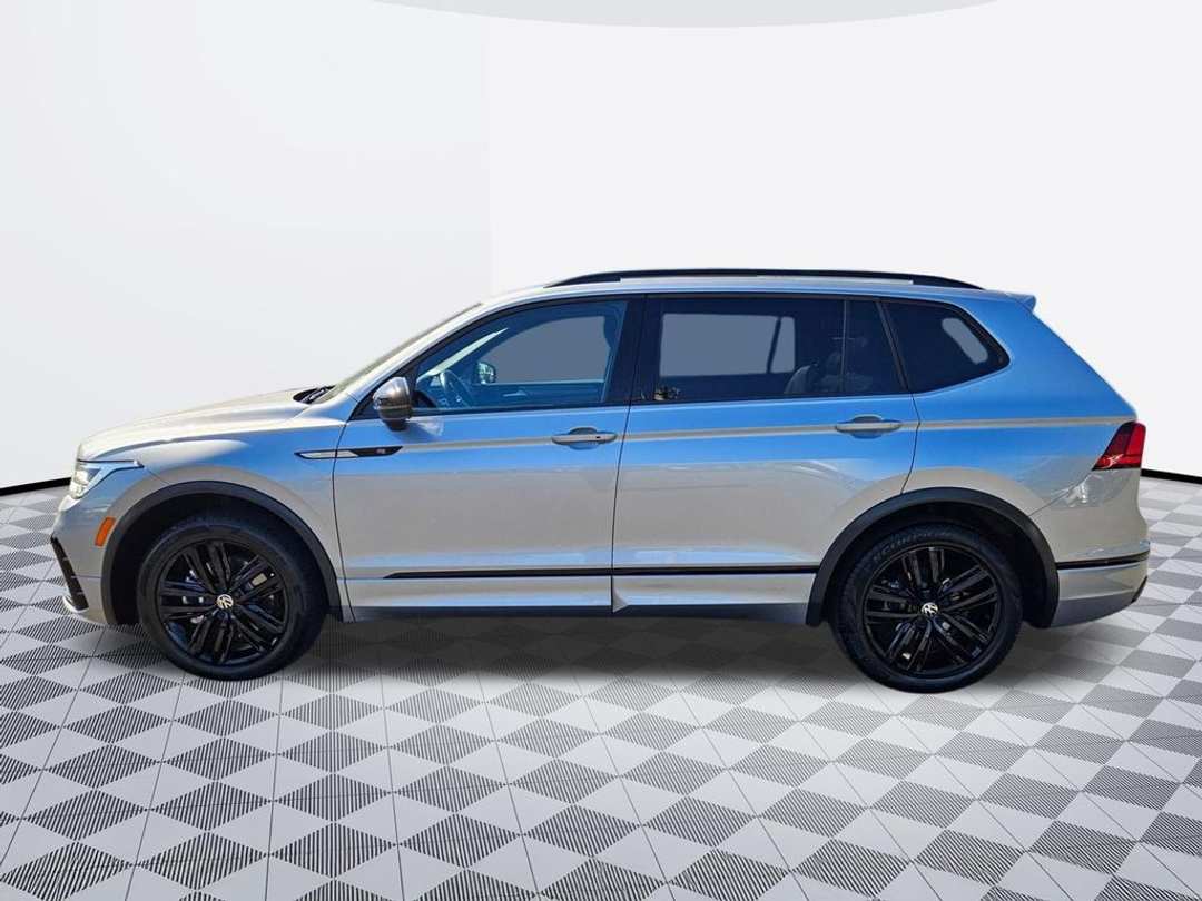 2022 Volkswagen Tiguan 2.0T SE RLine Black - Image 3
