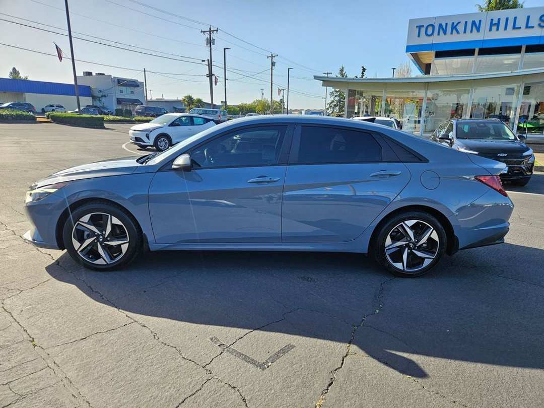 2023 Hyundai Elantra SEL - Image 3