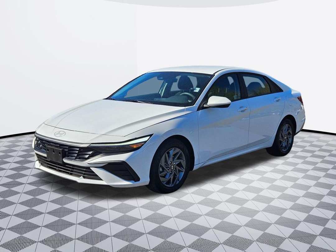 2024 Hyundai Elantra SEL - Image 2