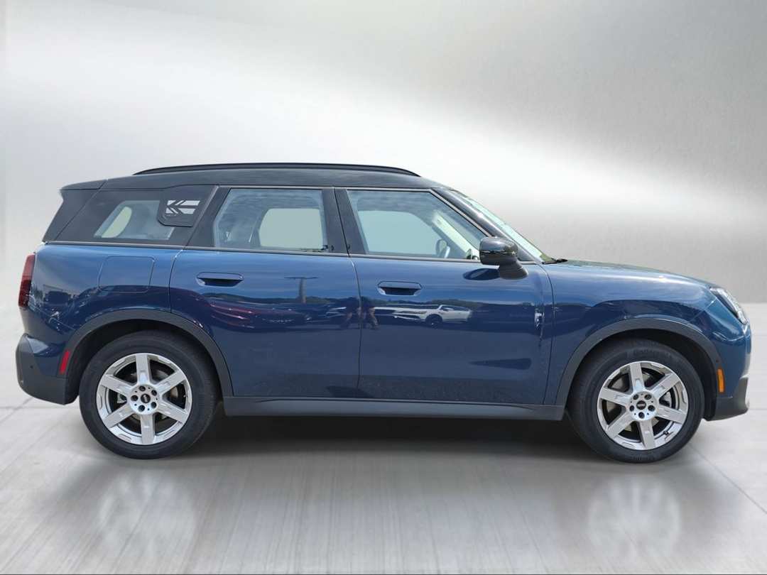 2025 MINI Cooper S Countryman Signature Plus - Image 2