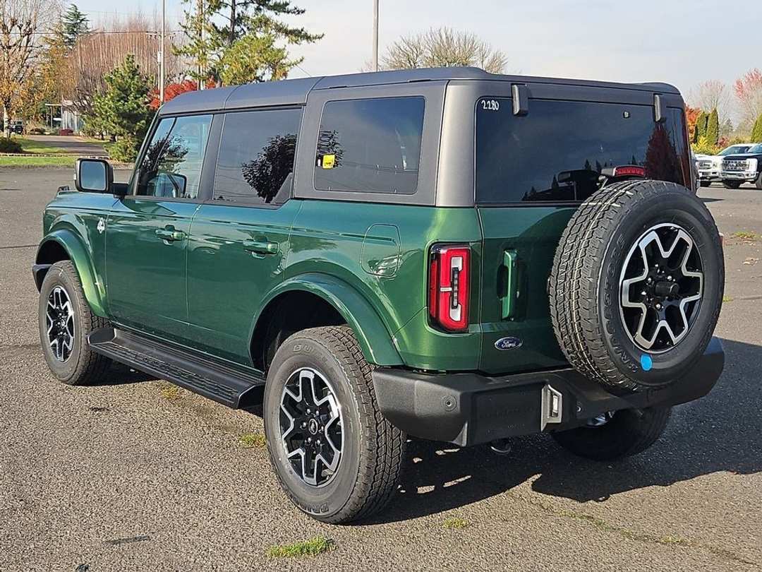 2025 Ford Bronco Outer Banks - Image 3