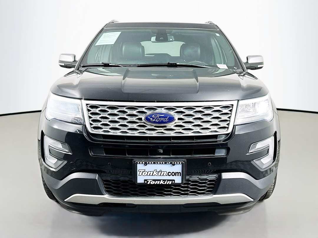 2017 Ford Explorer Platinum - Image 2