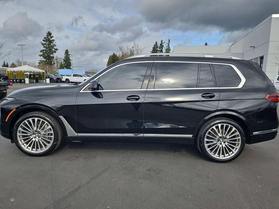 2023 BMW X7 xDrive40i - Image 3