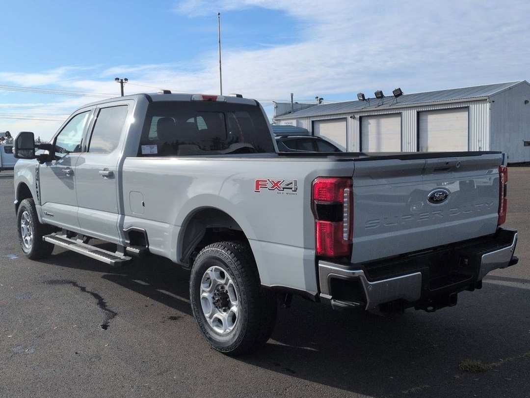 2026 Ford F-350Sd XLT - Image 3