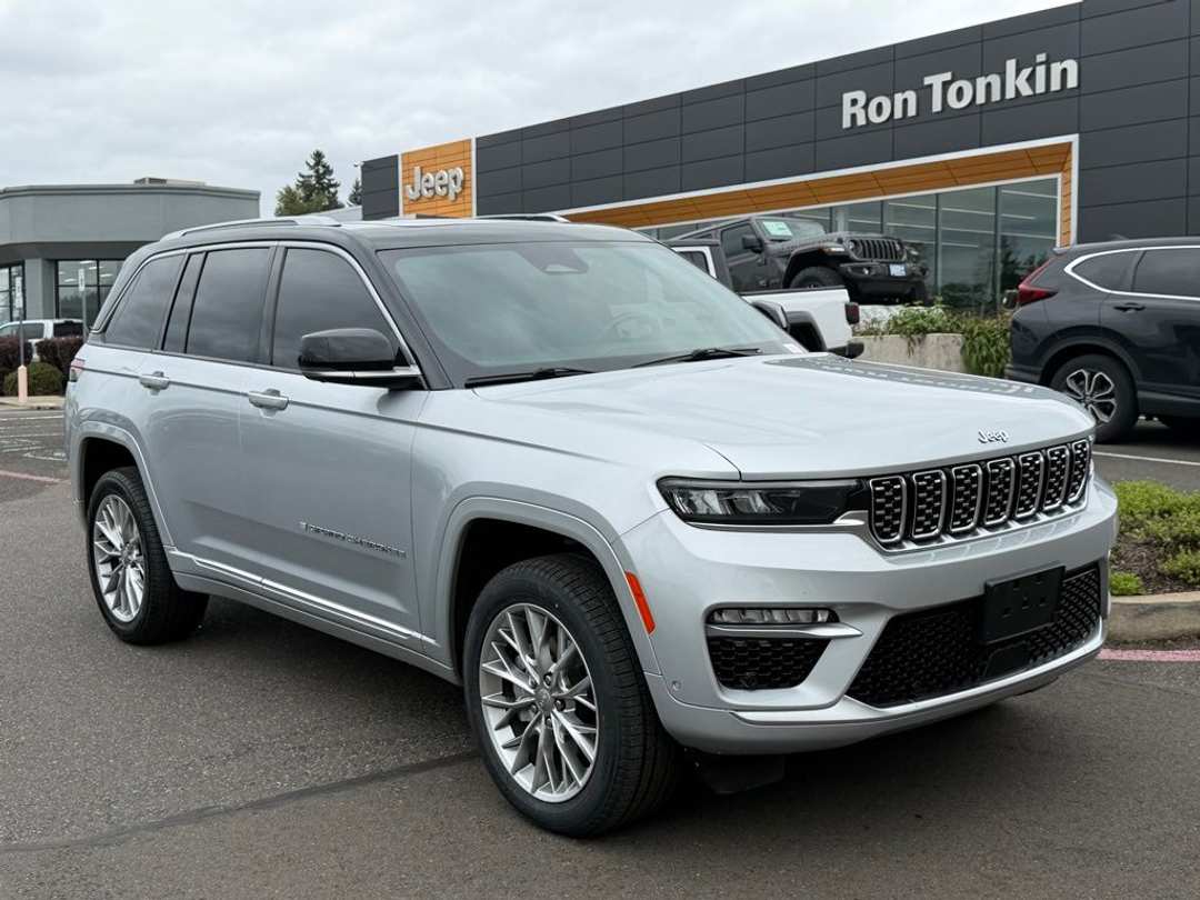 2022 Jeep Grand Cherokee Summit - Image 2