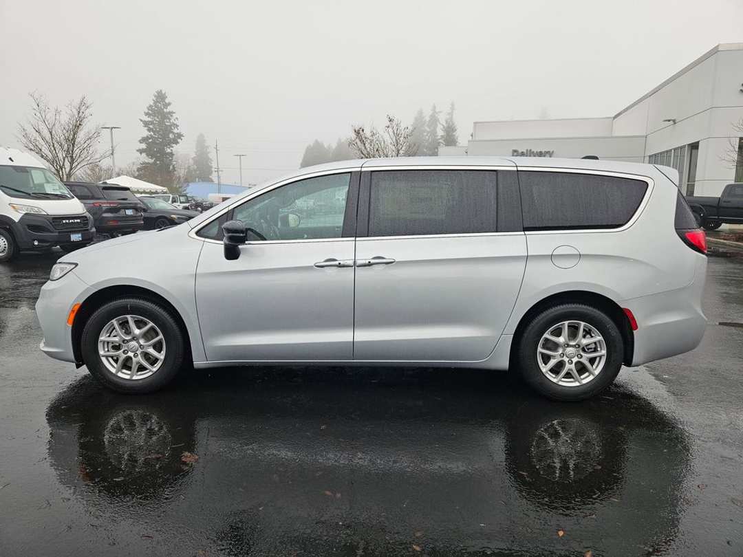 2026 Chrysler Pacifica Select - Image 3