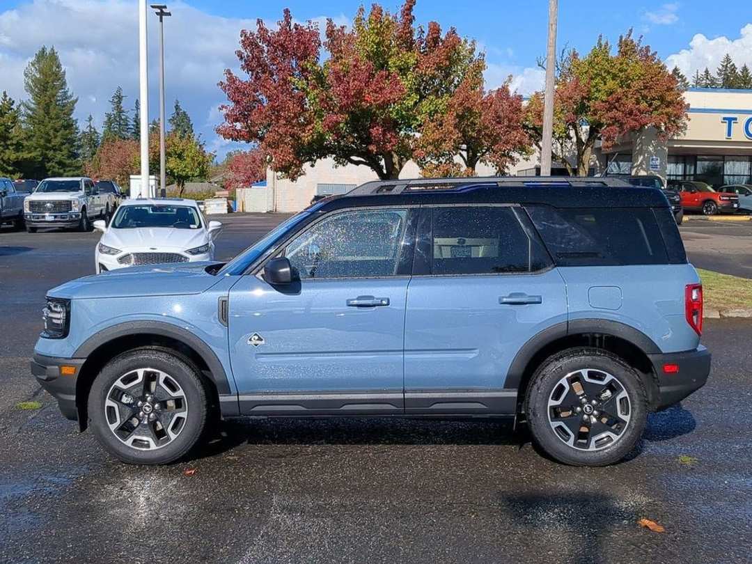2024 Ford Bronco Sport Outer Banks - Image 2